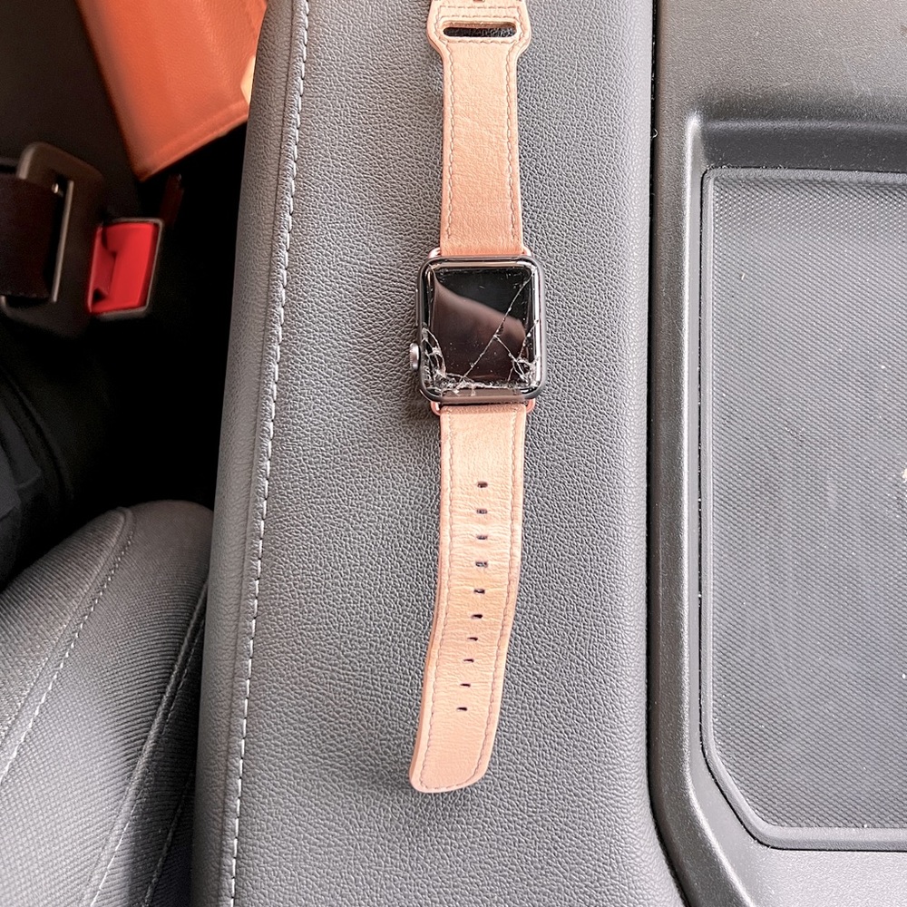 Apple Watch Series 3- works with cracked screen